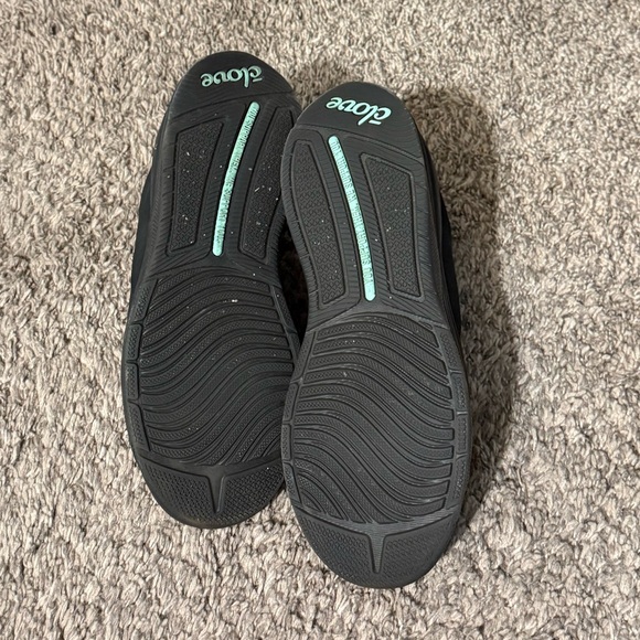 Black Clove Nursing Shoes - Picture 4 of 4